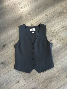 Babaton Black Sleeveless V-Neck Button Front Vest